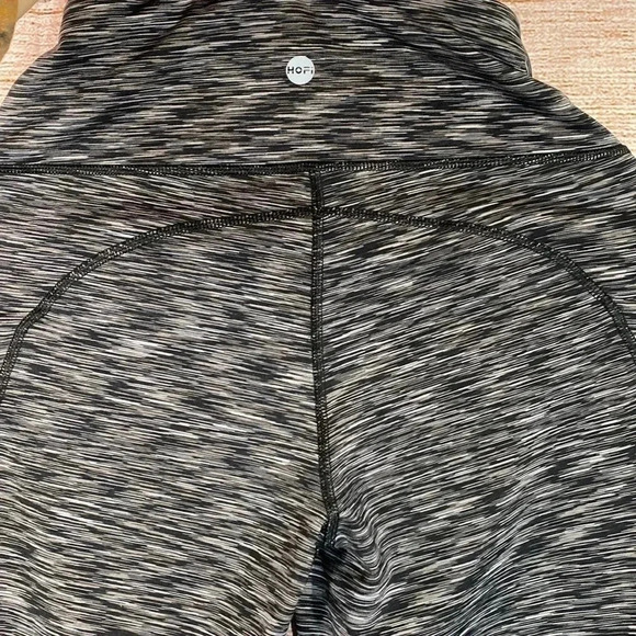 Hofi Women’s Abstract Style Legging Gray Black Medium - Picture 7 of 7